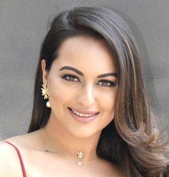 Sonakshi Sinha (Nikita Roy)